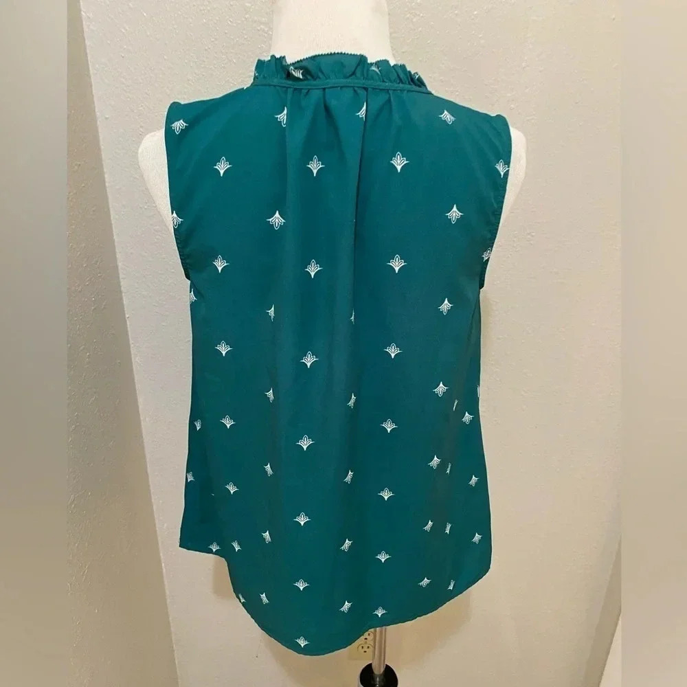 *EUC* Merona Green & White Print Sleeveless Blouse w/ Keyhole tie - Picture 3 of 6